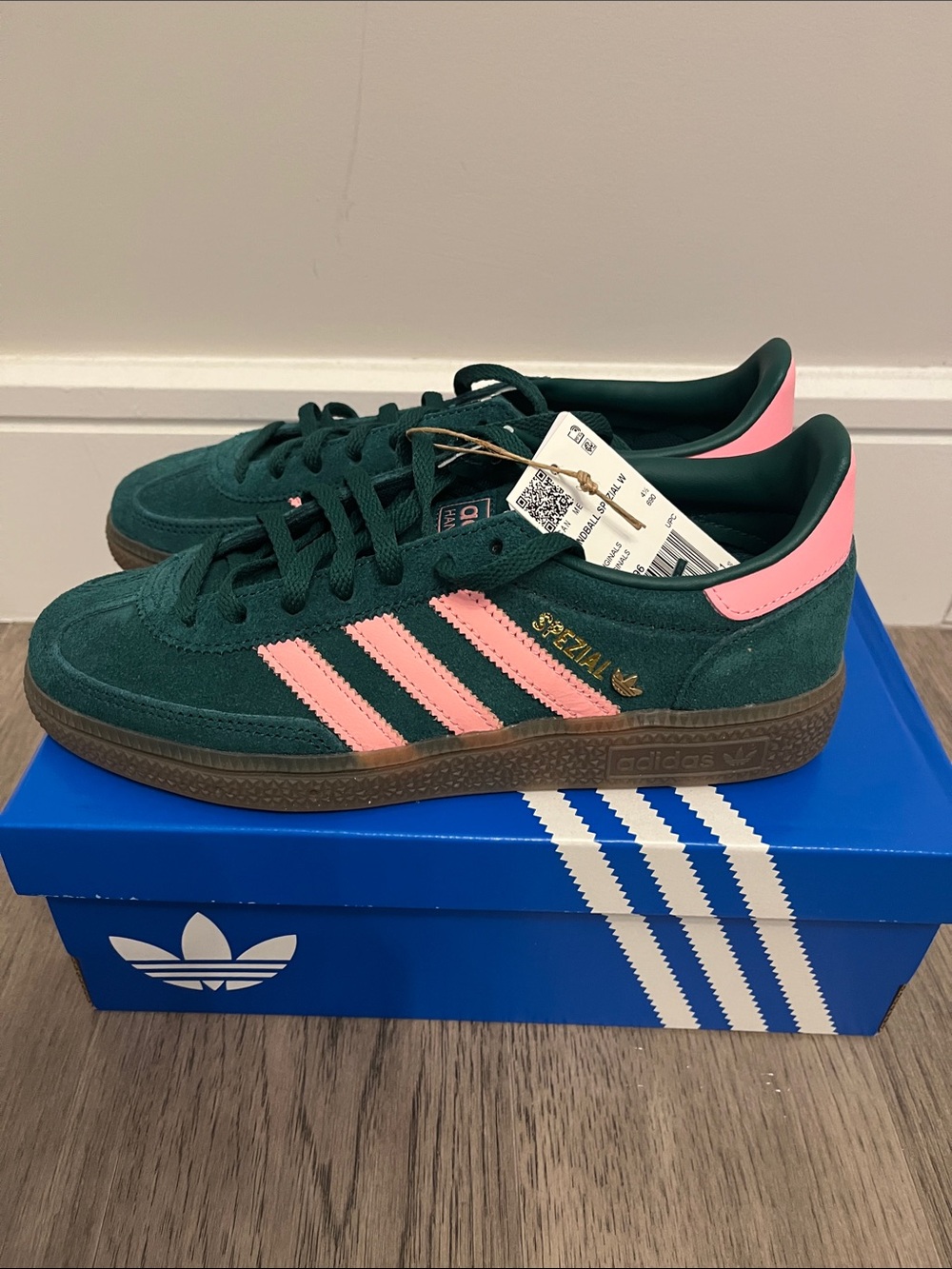 Adidas Handball Spezial sneakers. Womens US size 6. Green. Pink. New in box.
